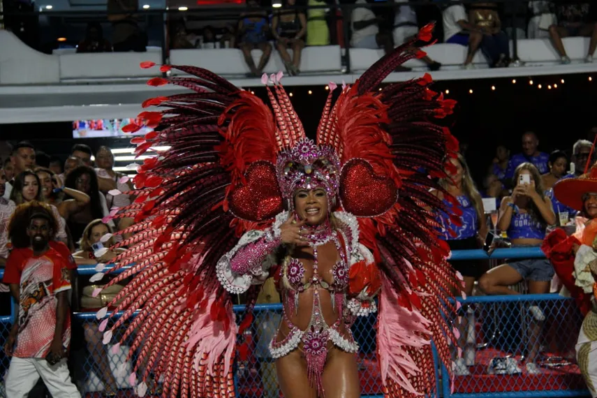 Veja o desfile da Porto da Pedra, de São Gonçalo, em fotos