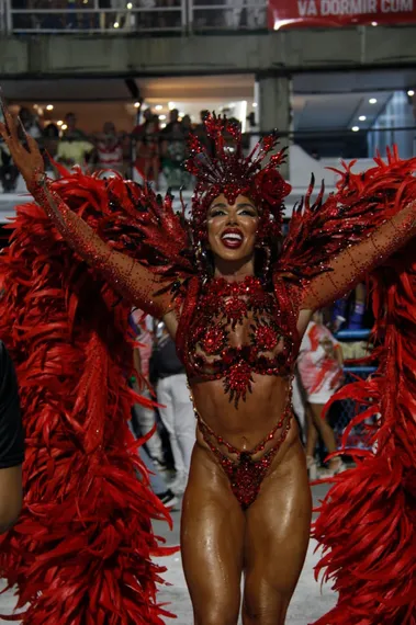 Veja o desfile da Porto da Pedra, de São Gonçalo, em fotos