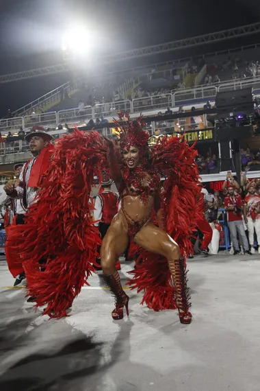 Veja o desfile da Porto da Pedra, de São Gonçalo, em fotos