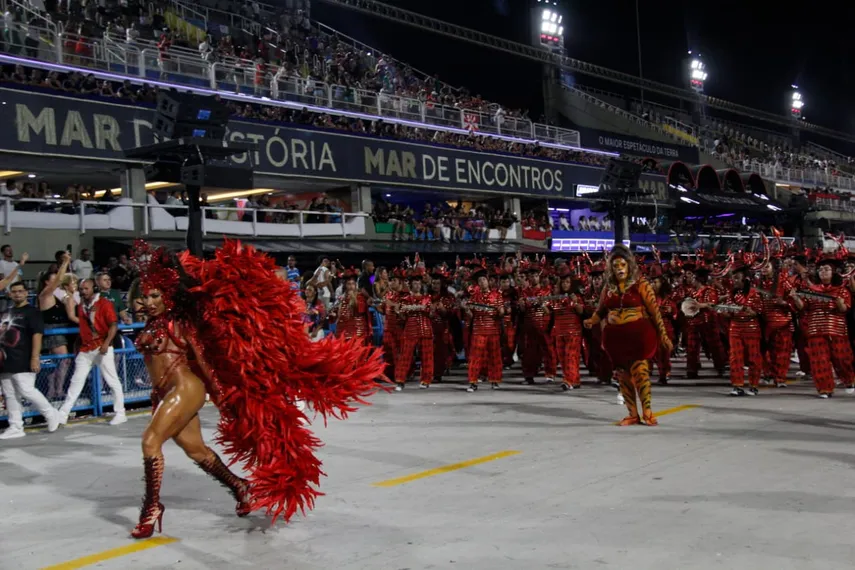 Veja o desfile da Porto da Pedra, de São Gonçalo, em fotos