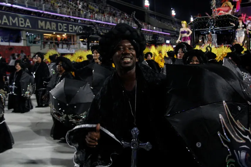 Veja o desfile da Porto da Pedra, de São Gonçalo, em fotos