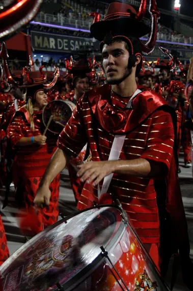 Veja o desfile da Porto da Pedra, de São Gonçalo, em fotos