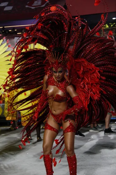 Veja o desfile da Porto da Pedra, de São Gonçalo, em fotos