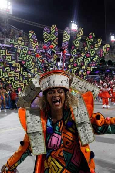 Veja o desfile da Porto da Pedra, de São Gonçalo, em fotos