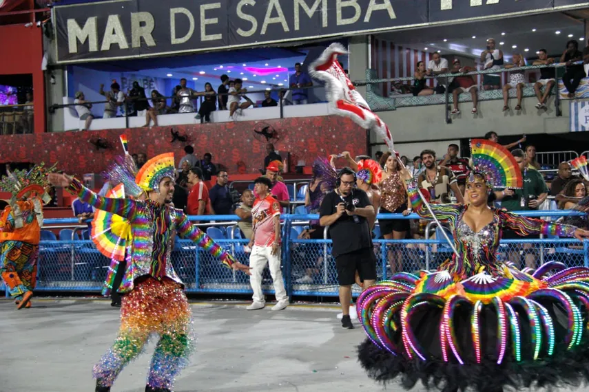 Veja o desfile da Porto da Pedra, de São Gonçalo, em fotos