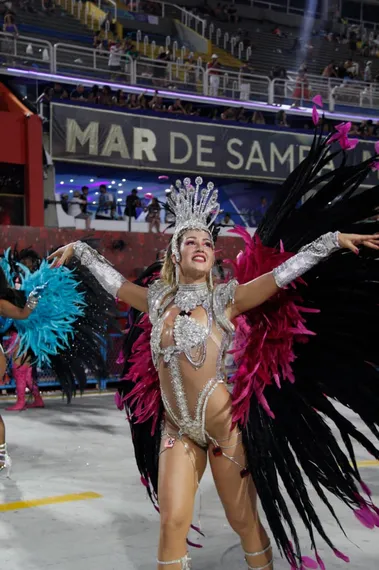 Veja o desfile da Porto da Pedra, de São Gonçalo, em fotos