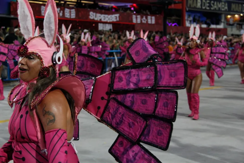 Veja o desfile da Porto da Pedra, de São Gonçalo, em fotos