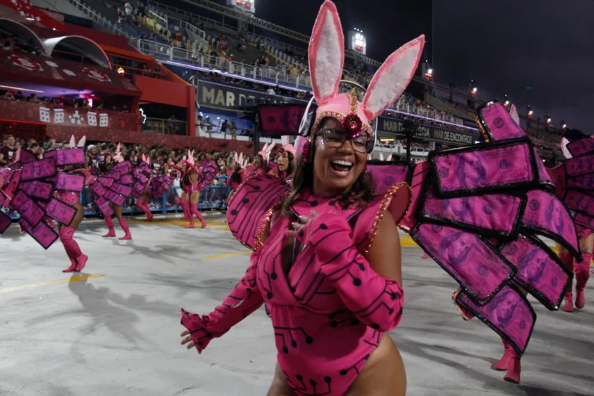 Veja o desfile da Porto da Pedra, de São Gonçalo, em fotos