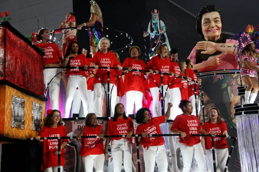 Veja o desfile da Porto da Pedra, de São Gonçalo, em fotos