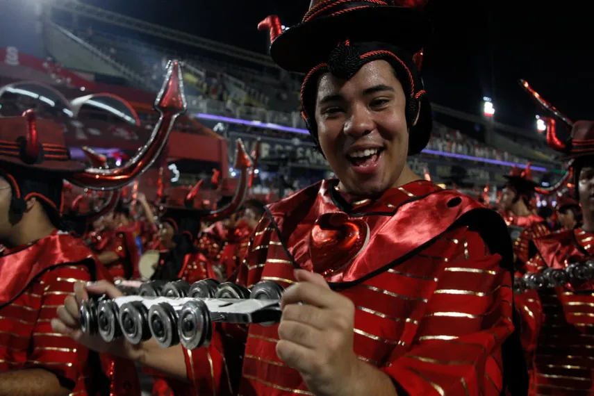 Veja o desfile da Porto da Pedra, de São Gonçalo, em fotos