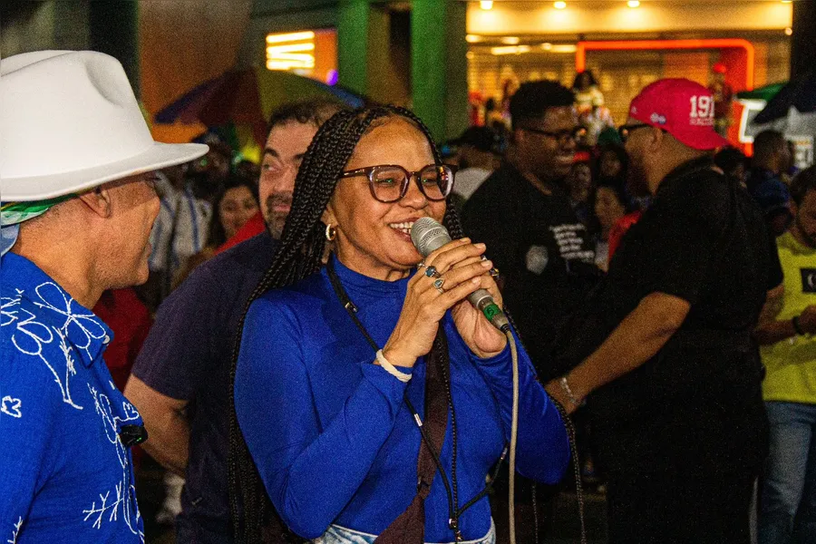 Cantora Teresa Cristina marca presença em ensaio da Acadêmicos de Niterói