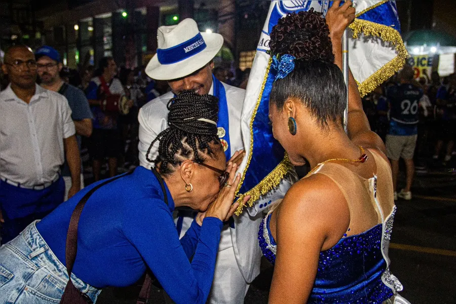 Cantora Teresa Cristina marca presença em ensaio da Acadêmicos de Niterói