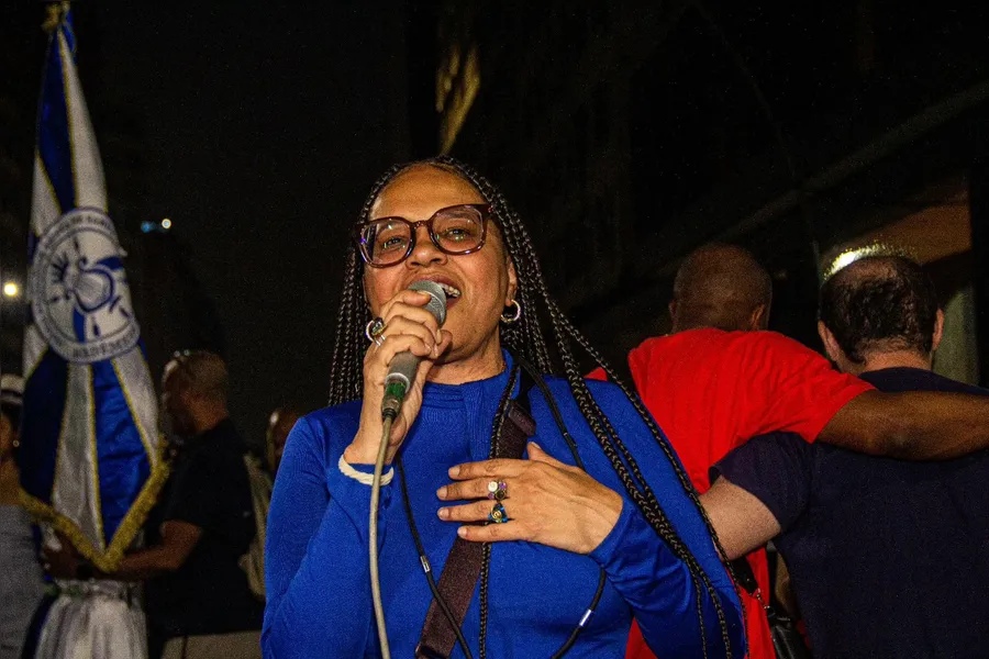 Cantora Teresa Cristina marca presença em ensaio da Acadêmicos de Niterói