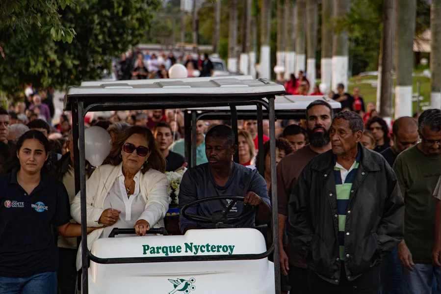 Corpo de Oton São Paio é sepultado no Memorial Parque Nictheroy, em São Gonçalo
