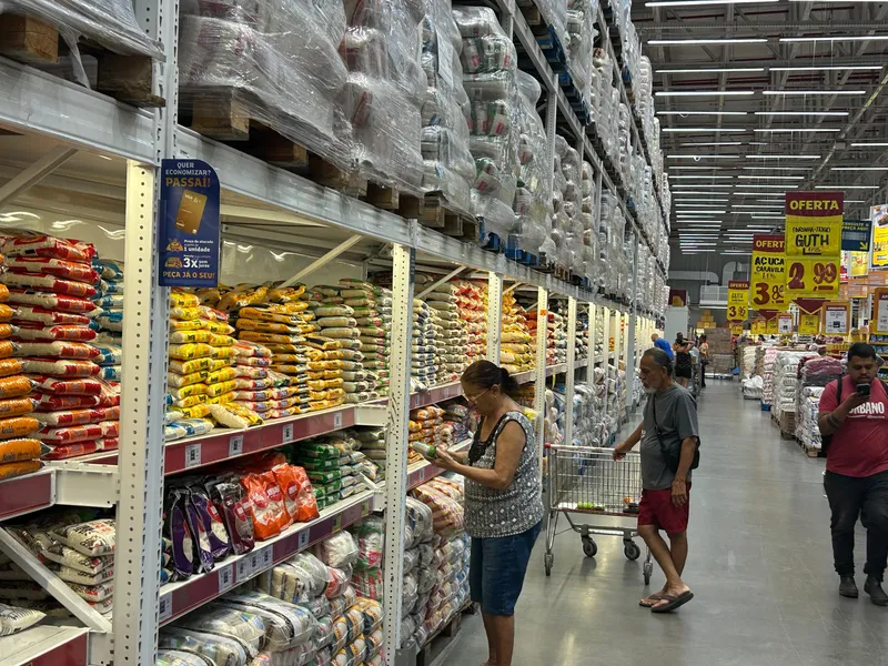 Custo da cesta básica apresenta queda, mas consumidores ainda não sentem alívio no bolso