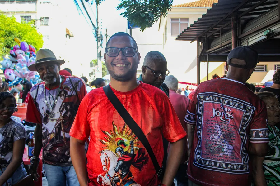 Dia de São Jorge: Multidão se reúne para a celebrar o dia do 'Santo Guerreiro' em São Gonçalo e Niterói