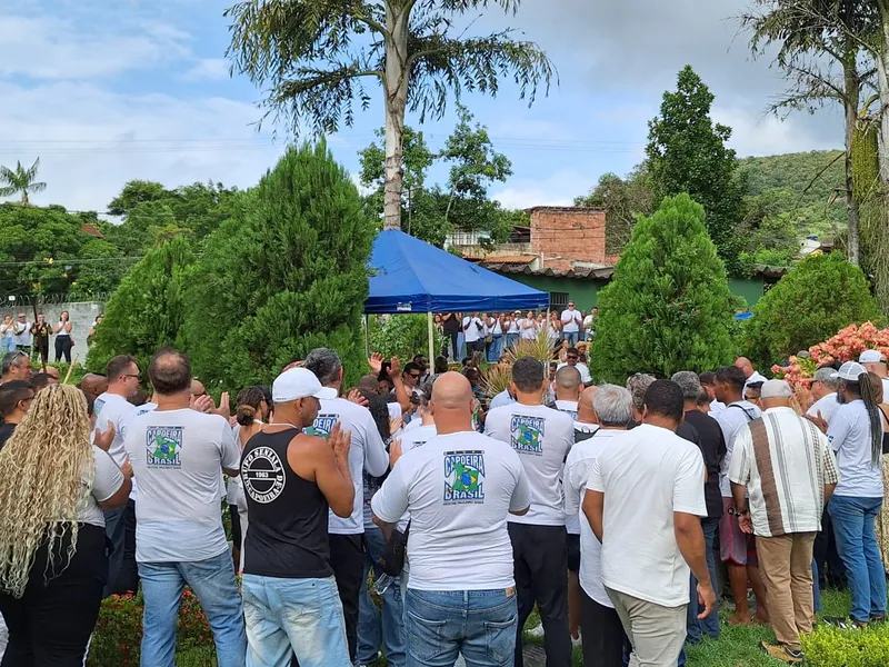 Familiares, amigos e alunos dão último adeus ao mestre Paulinho Sabiá