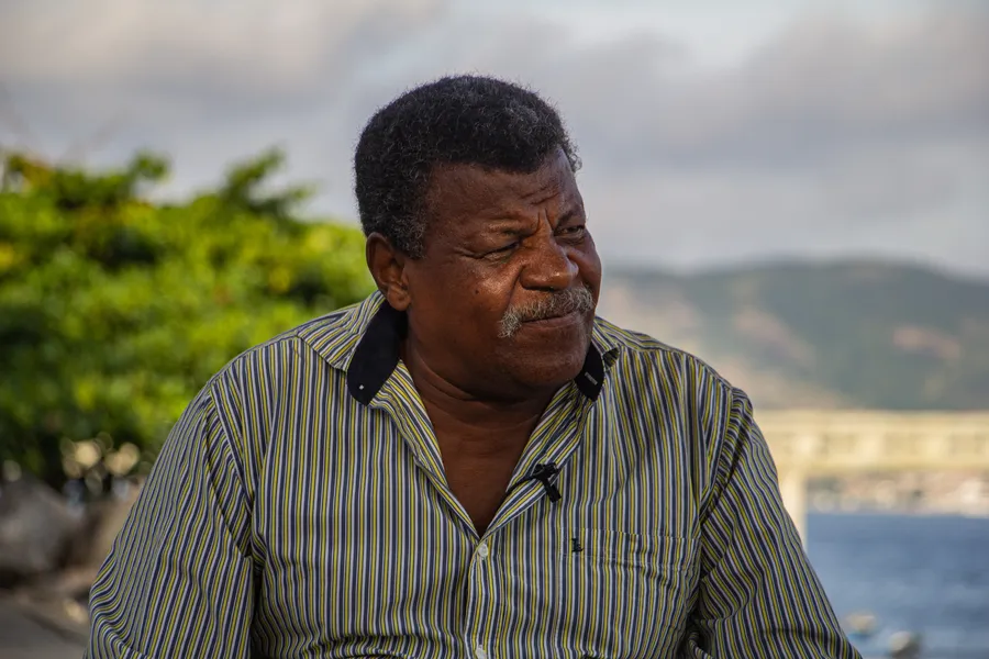 Conheça o jogador de São Gonçalo, ídolo de Curaçao, estreante na Copa do Mundo
