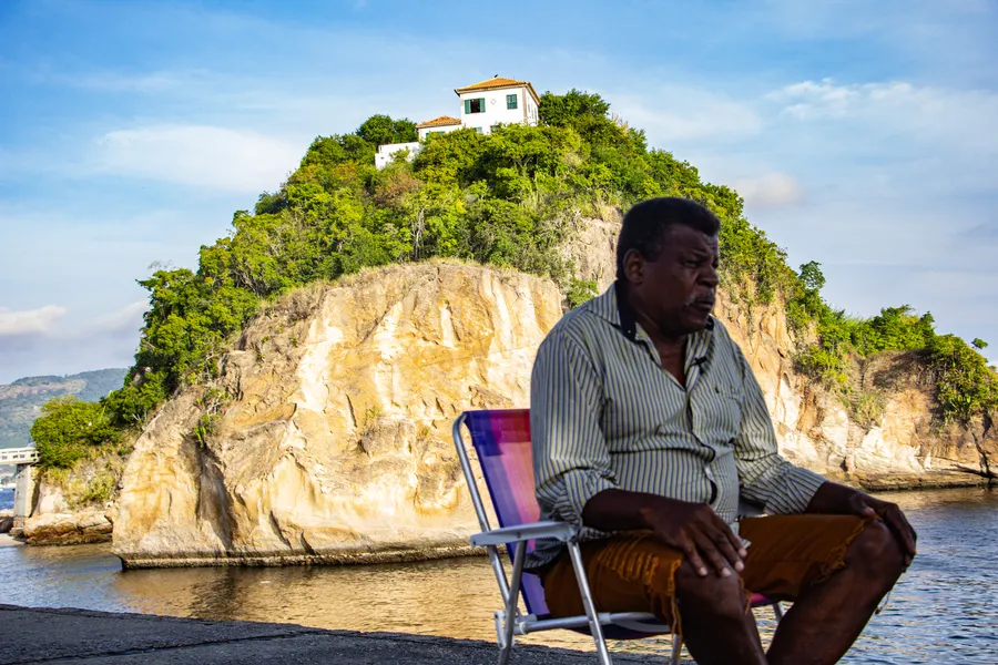 Conheça o jogador de São Gonçalo, ídolo de Curaçao, estreante na Copa do Mundo