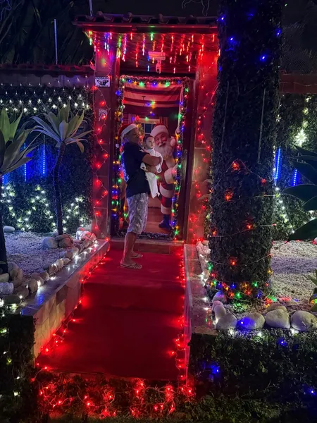 Já é Natal em Alcântara! Decoração temática em residência mantém tradição no bairro