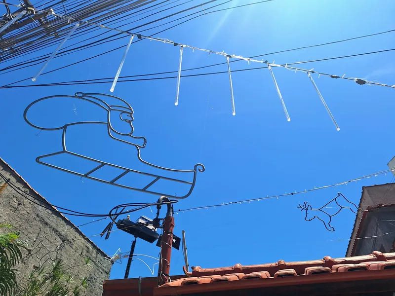 Já é Natal em Alcântara! Decoração temática em residência mantém tradição no bairro
