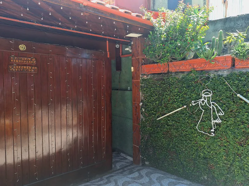 Já é Natal em Alcântara! Decoração temática em residência mantém tradição no bairro