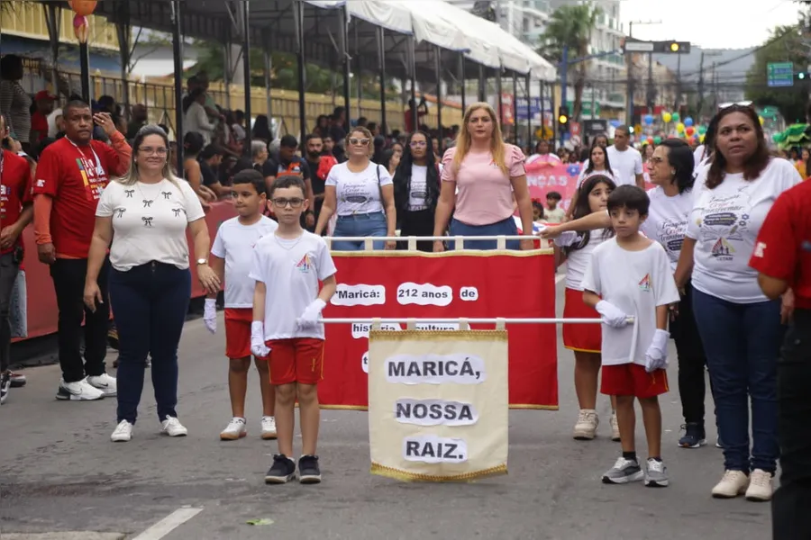 Maricá comemora 212 anos com desfile cívico marcado pela participação das escolas
