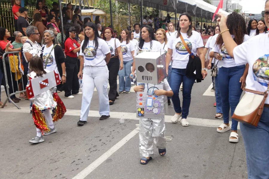 Maricá comemora 212 anos com desfile cívico marcado pela participação das escolas