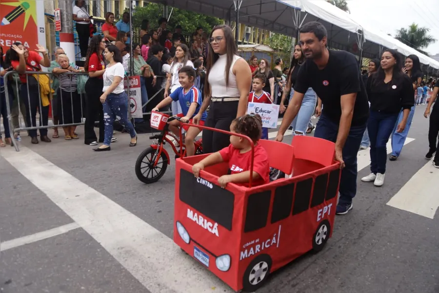 Maricá comemora 212 anos com desfile cívico marcado pela participação das escolas