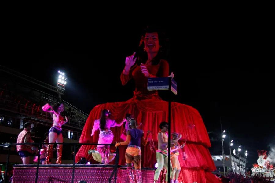 Veja o desfile da Porto da Pedra, de São Gonçalo, em fotos