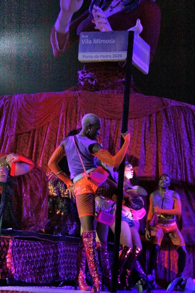 Veja o desfile da Porto da Pedra, de São Gonçalo, em fotos