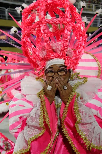 Veja o desfile da Porto da Pedra, de São Gonçalo, em fotos