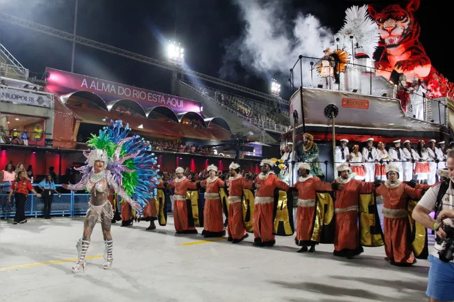 Veja o desfile da Porto da Pedra, de São Gonçalo, em fotos