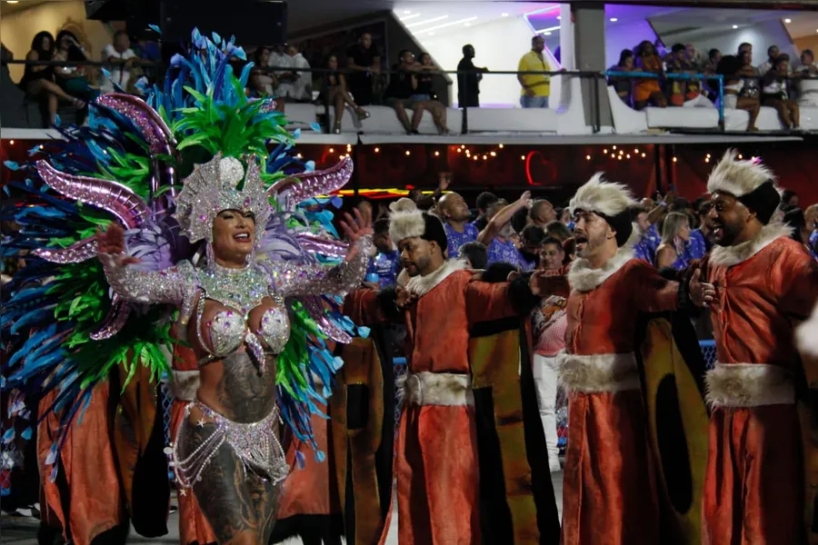 Veja o desfile da Porto da Pedra, de São Gonçalo, em fotos