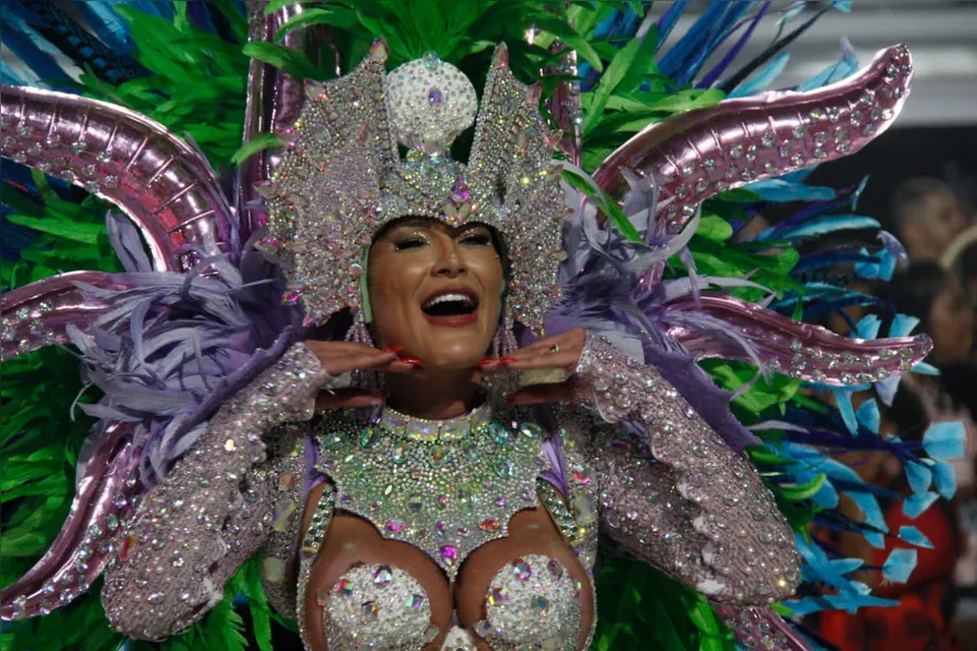 Veja o desfile da Porto da Pedra, de São Gonçalo, em fotos