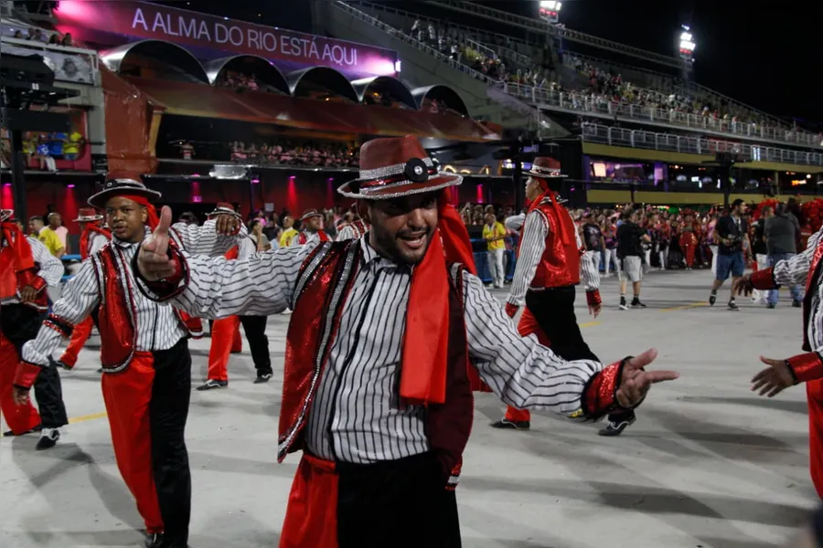Veja o desfile da Porto da Pedra, de São Gonçalo, em fotos