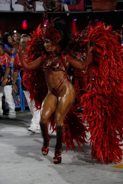 Veja o desfile da Porto da Pedra, de São Gonçalo, em fotos
