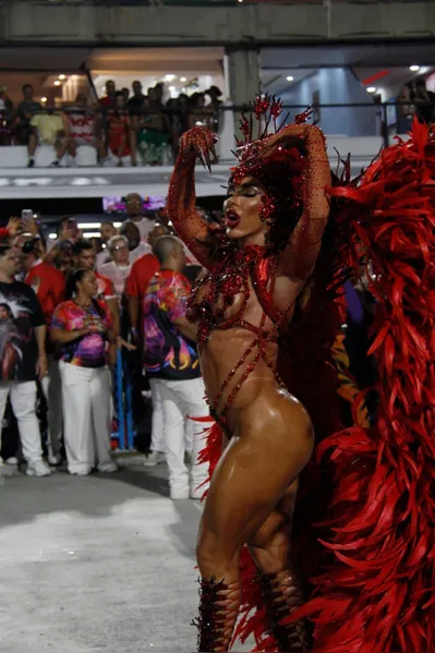 Veja o desfile da Porto da Pedra, de São Gonçalo, em fotos