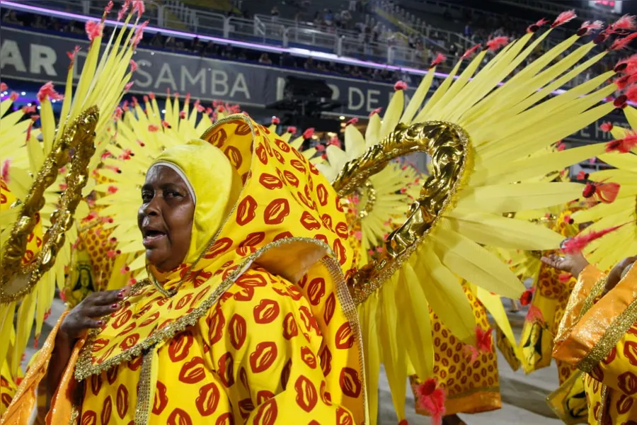 Veja o desfile da Porto da Pedra, de São Gonçalo, em fotos