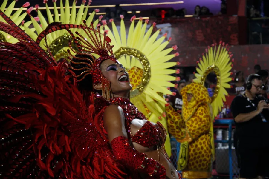 Veja o desfile da Porto da Pedra, de São Gonçalo, em fotos