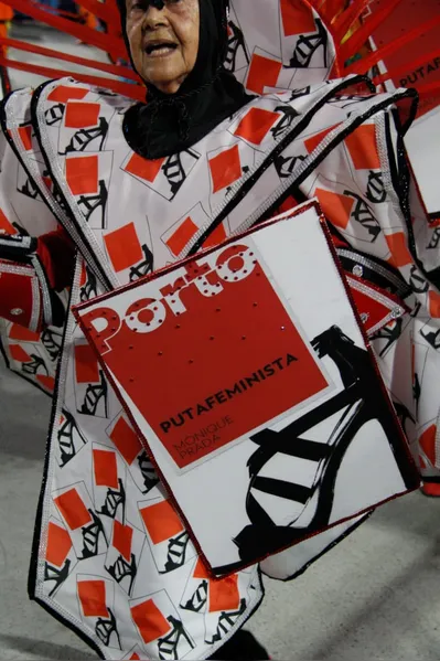 Veja o desfile da Porto da Pedra, de São Gonçalo, em fotos