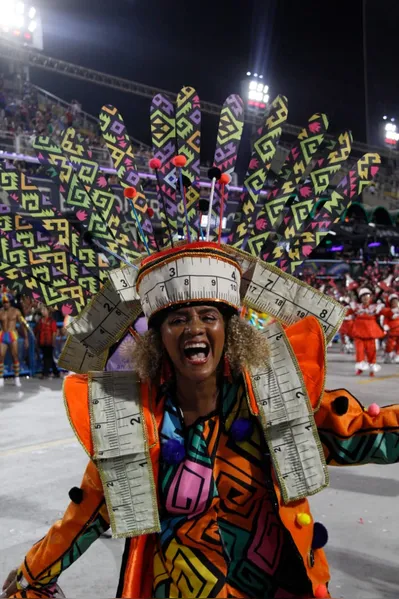 Veja o desfile da Porto da Pedra, de São Gonçalo, em fotos
