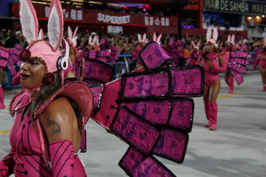Veja o desfile da Porto da Pedra, de São Gonçalo, em fotos