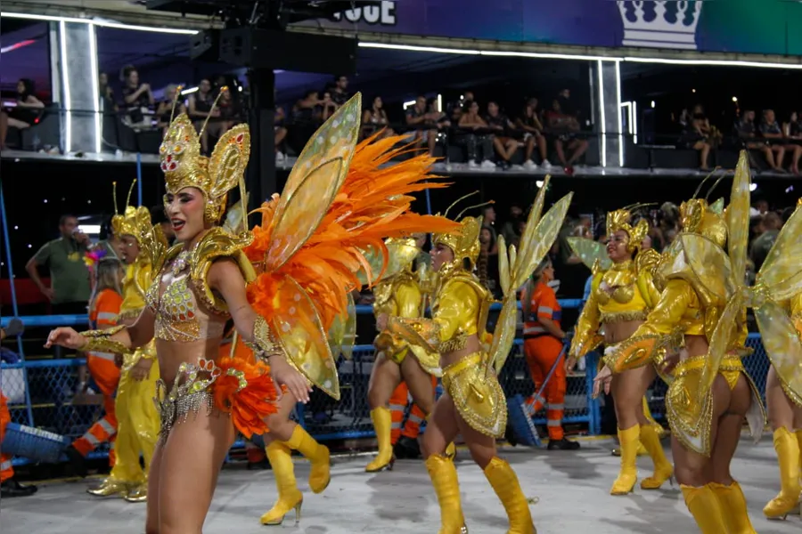 Veja o desfile da Porto da Pedra, de São Gonçalo, em fotos