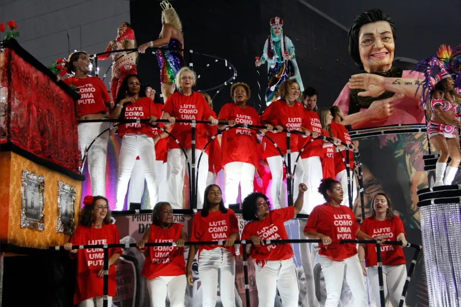 Veja o desfile da Porto da Pedra, de São Gonçalo, em fotos