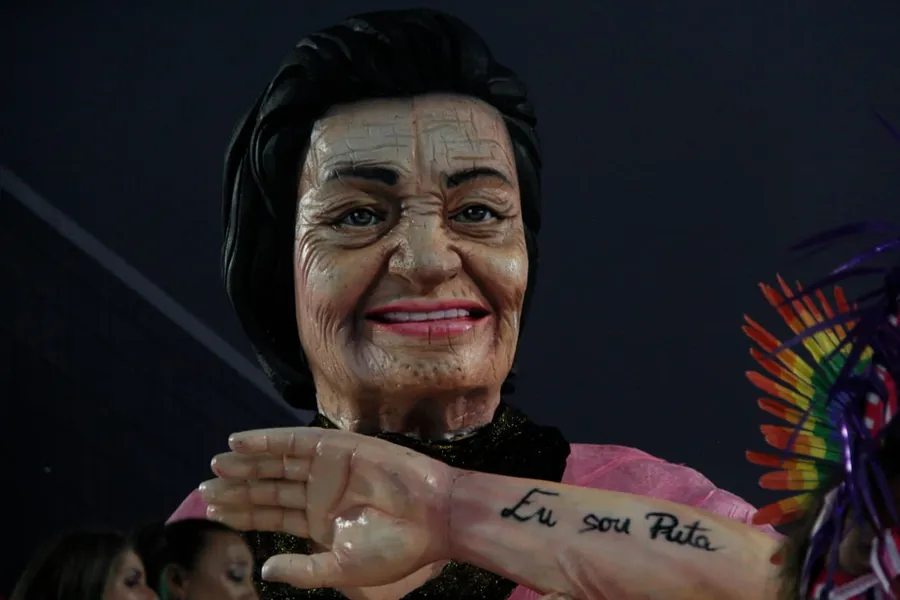 Veja o desfile da Porto da Pedra, de São Gonçalo, em fotos