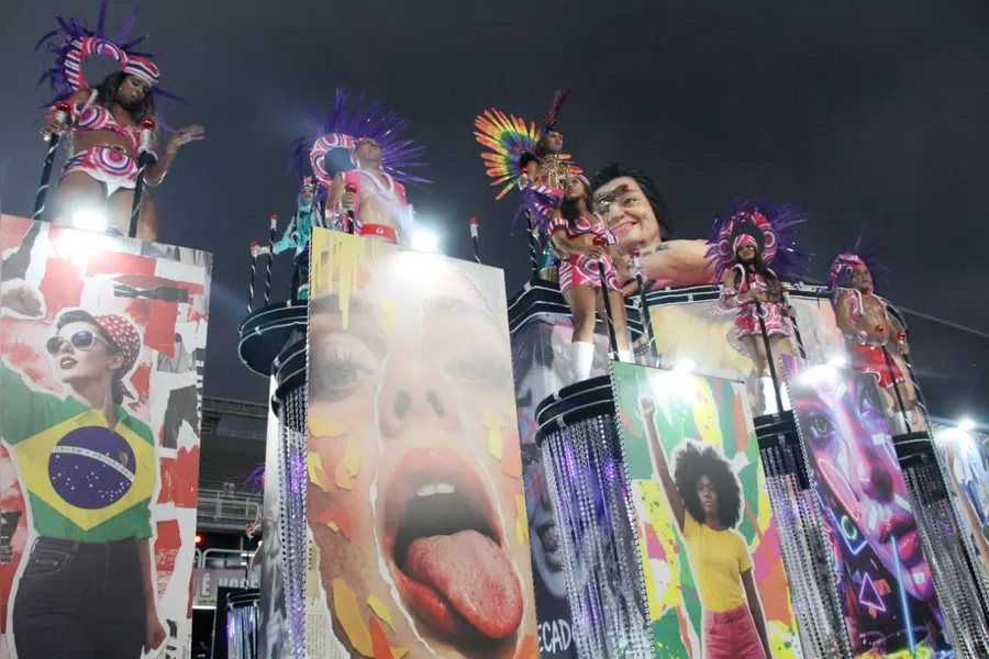 Veja o desfile da Porto da Pedra, de São Gonçalo, em fotos