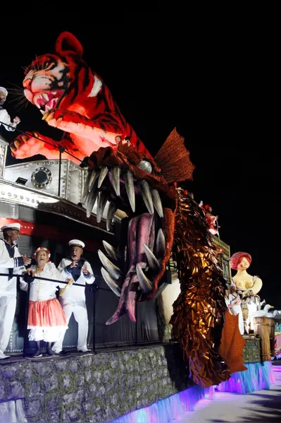 Veja o desfile da Porto da Pedra, de São Gonçalo, em fotos
