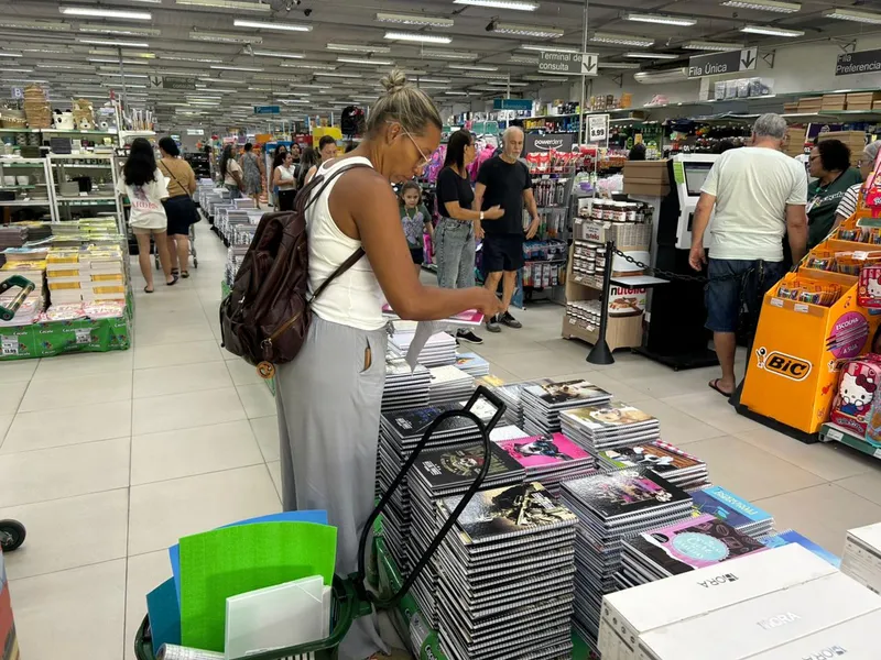 Volta às aulas: Veja como está a procura pela lista de material escolar em Niterói e região