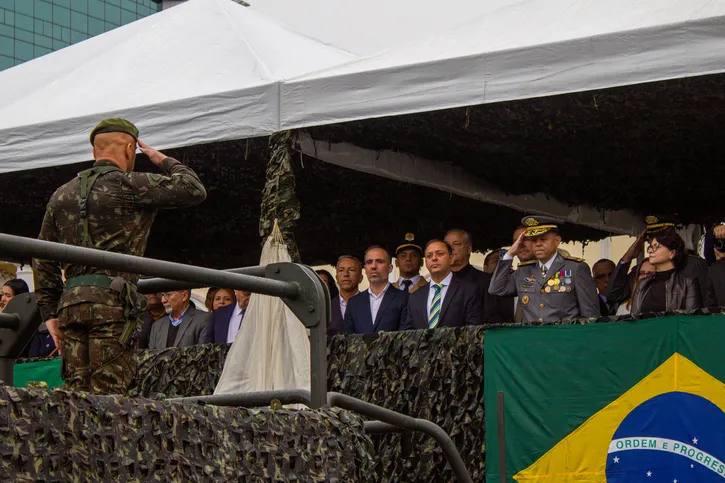 Tradicional desfile cívico-militar marca feriado de 7 de Setembro em Niterói